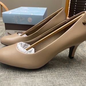 LifeStride Women's Parigi Pump Taupe 6.5